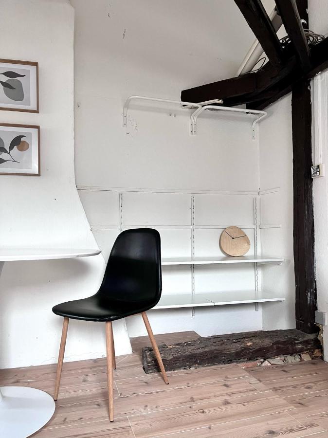Loft Close To Metro Palmovka * Prag