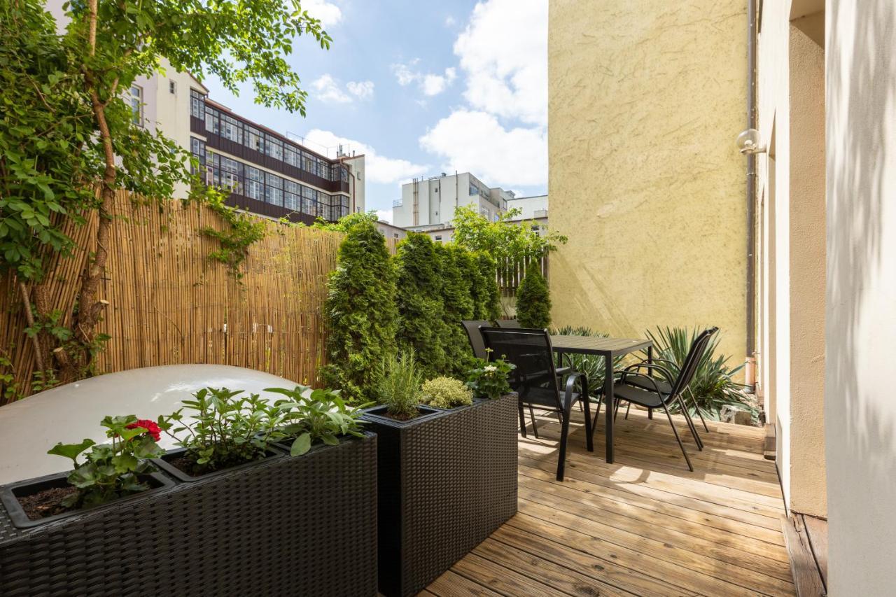 Apartment Centre Garden With Parking Prague