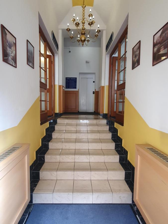 Machova