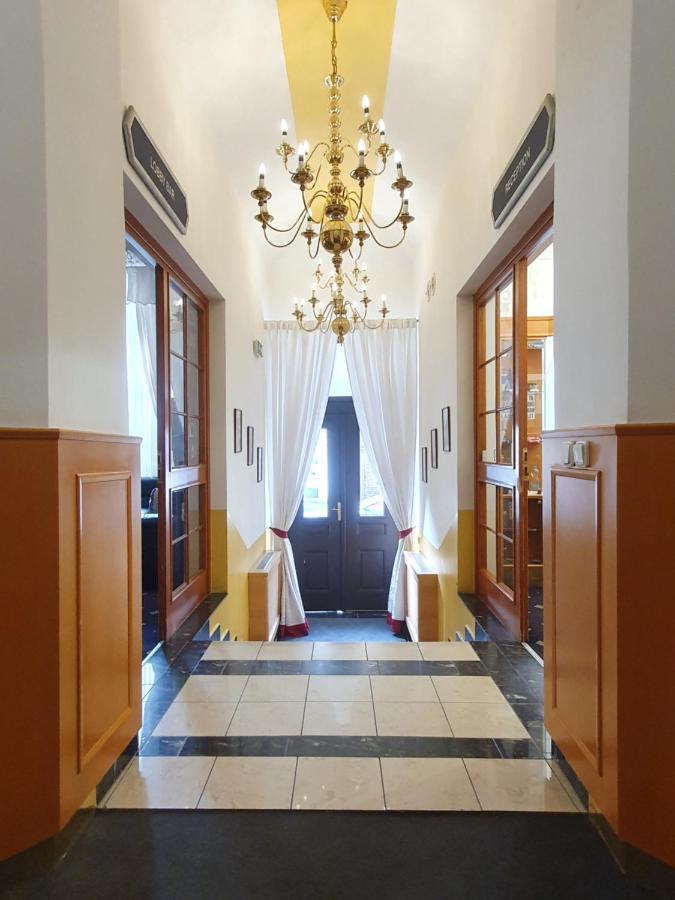 Machova 3* Prag