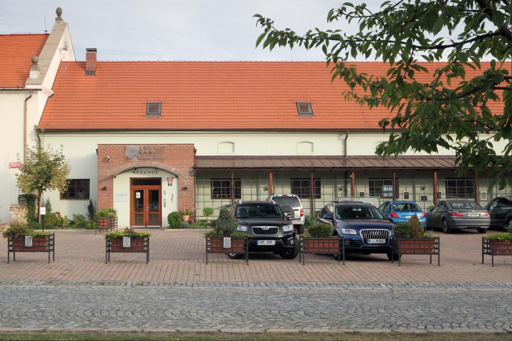 Chvalska Tvrz Hotel 3*