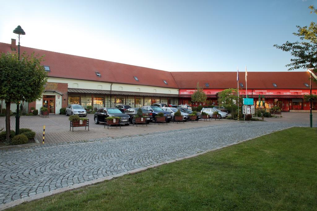 Chvalska Tvrz