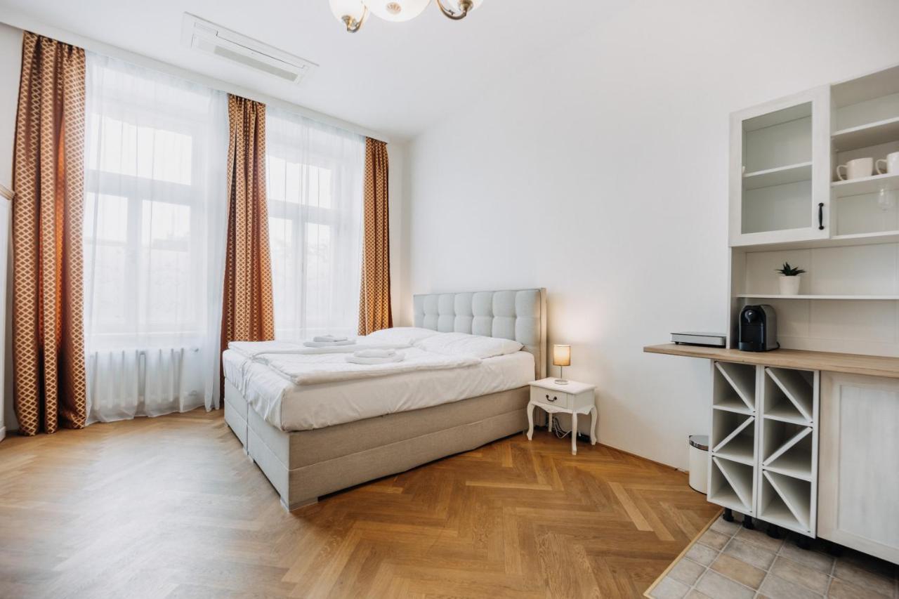 1 Exclusive * Prague