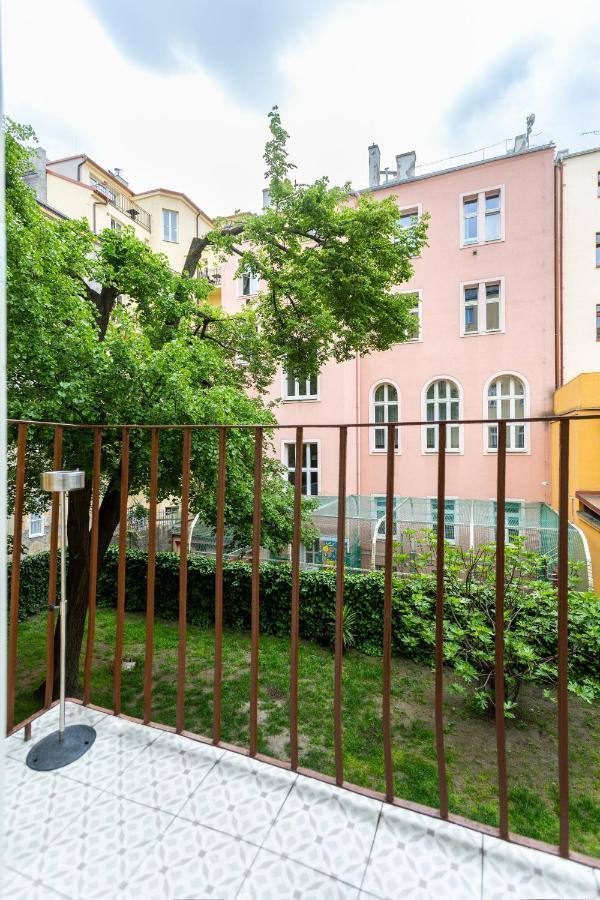 Luxury Riverside Apartment Prag