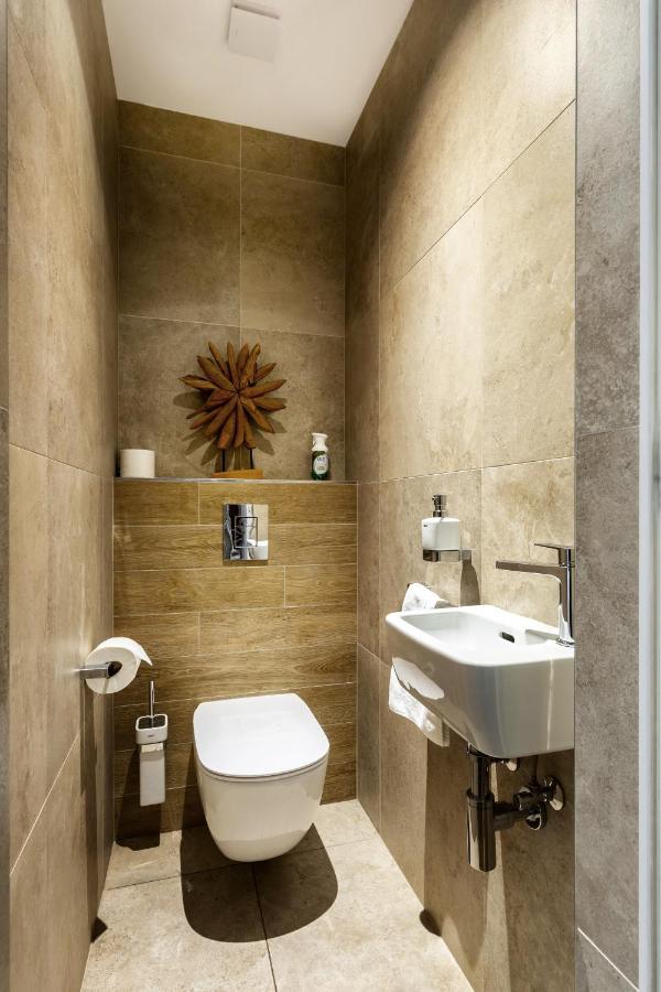 Luxury Riverside Apartment *