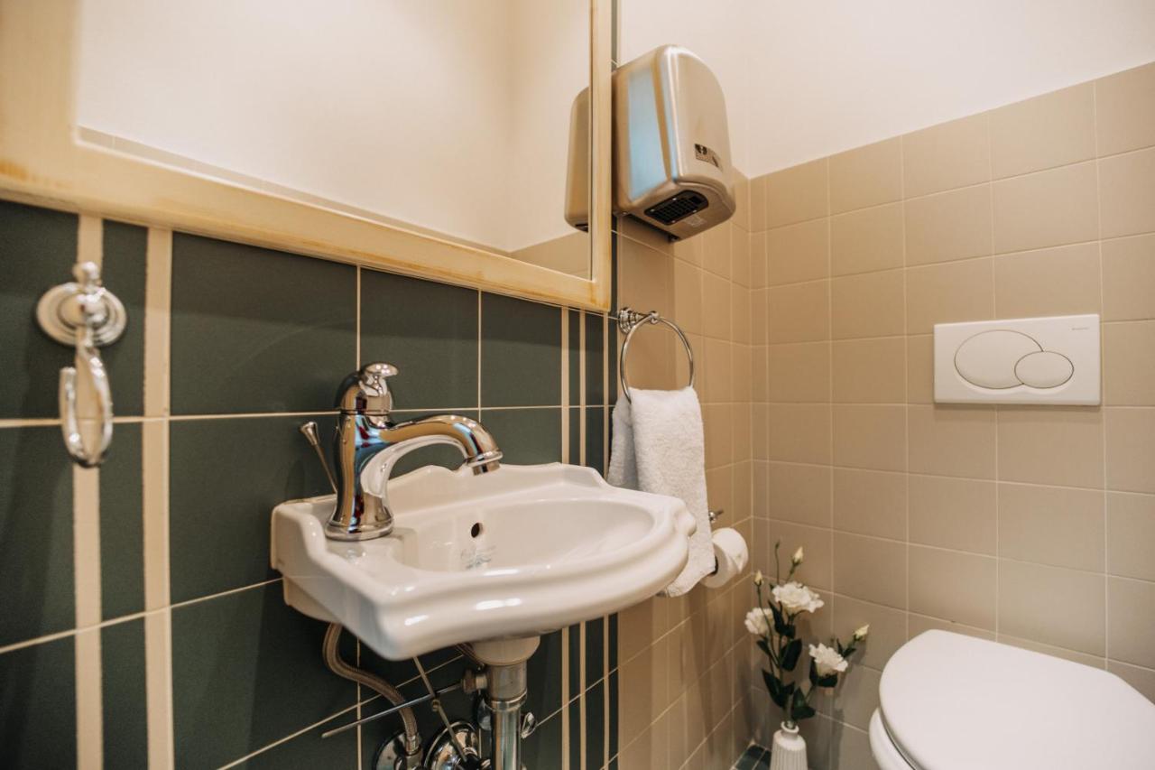 1 Exclusive Guest house