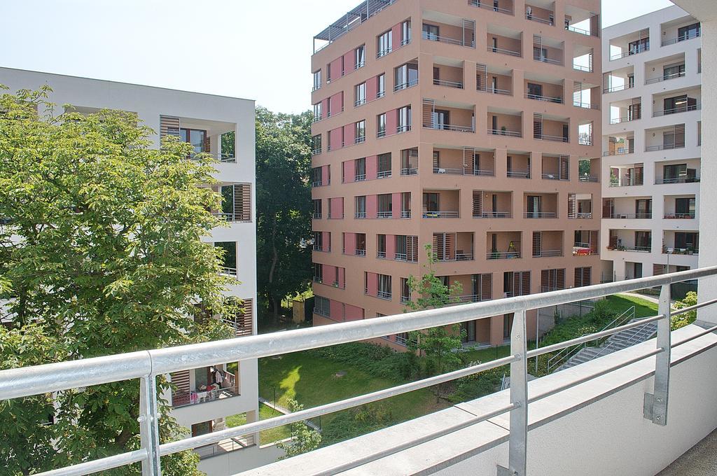 Bright Spacious Apartment Prag