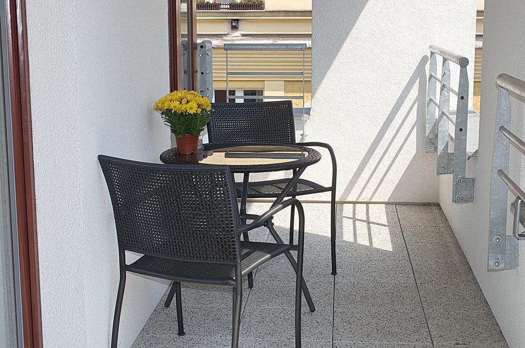 Bright Spacious Apartment *