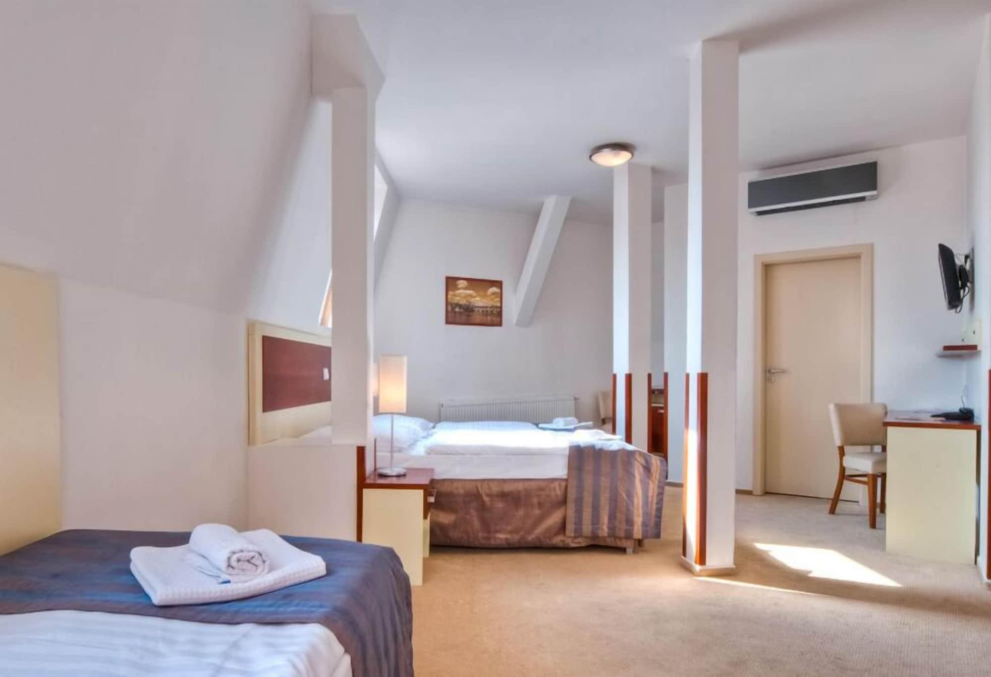 Gloria 4* Praha