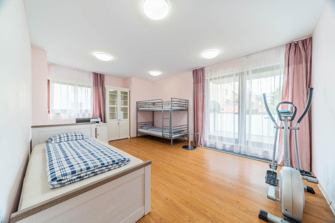 Krasne Ubytovani S Balkonem Lägenhet *