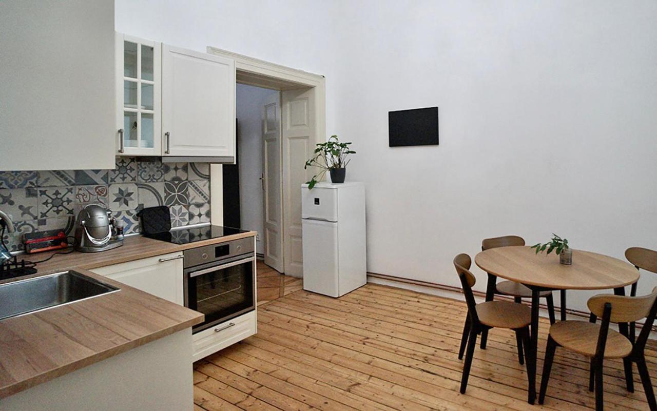 Truhlarska 4 *