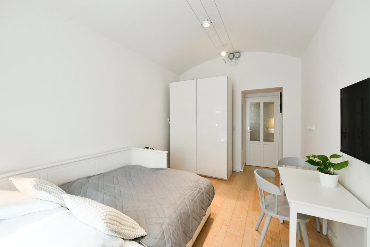 Kubelikova 32 Apartment