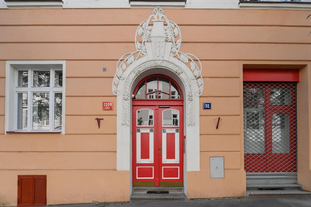 Apartment Kubelikova 32 *