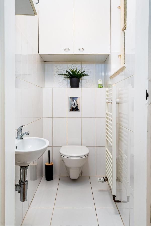 Black Gold Kingdom Apartment