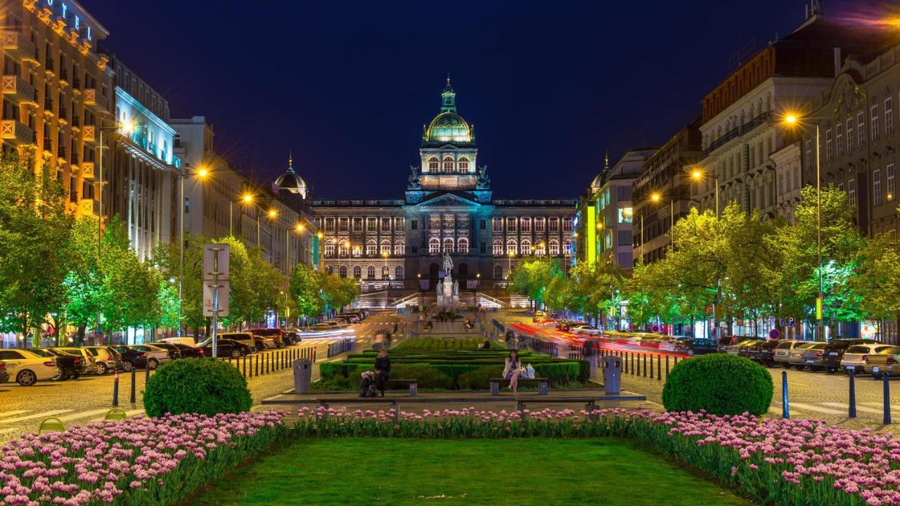 Black Gold Kingdom Apartment Prague