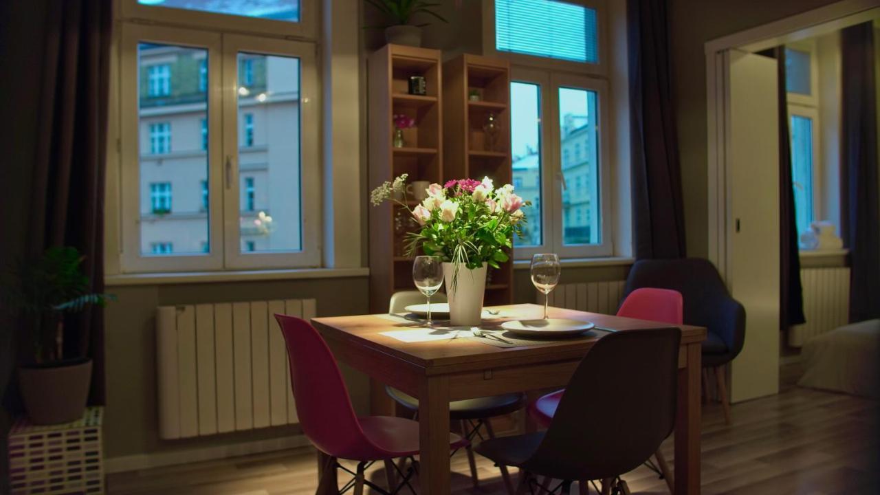 Luxury Beautiful Spacious In Perfect Location Apartment *