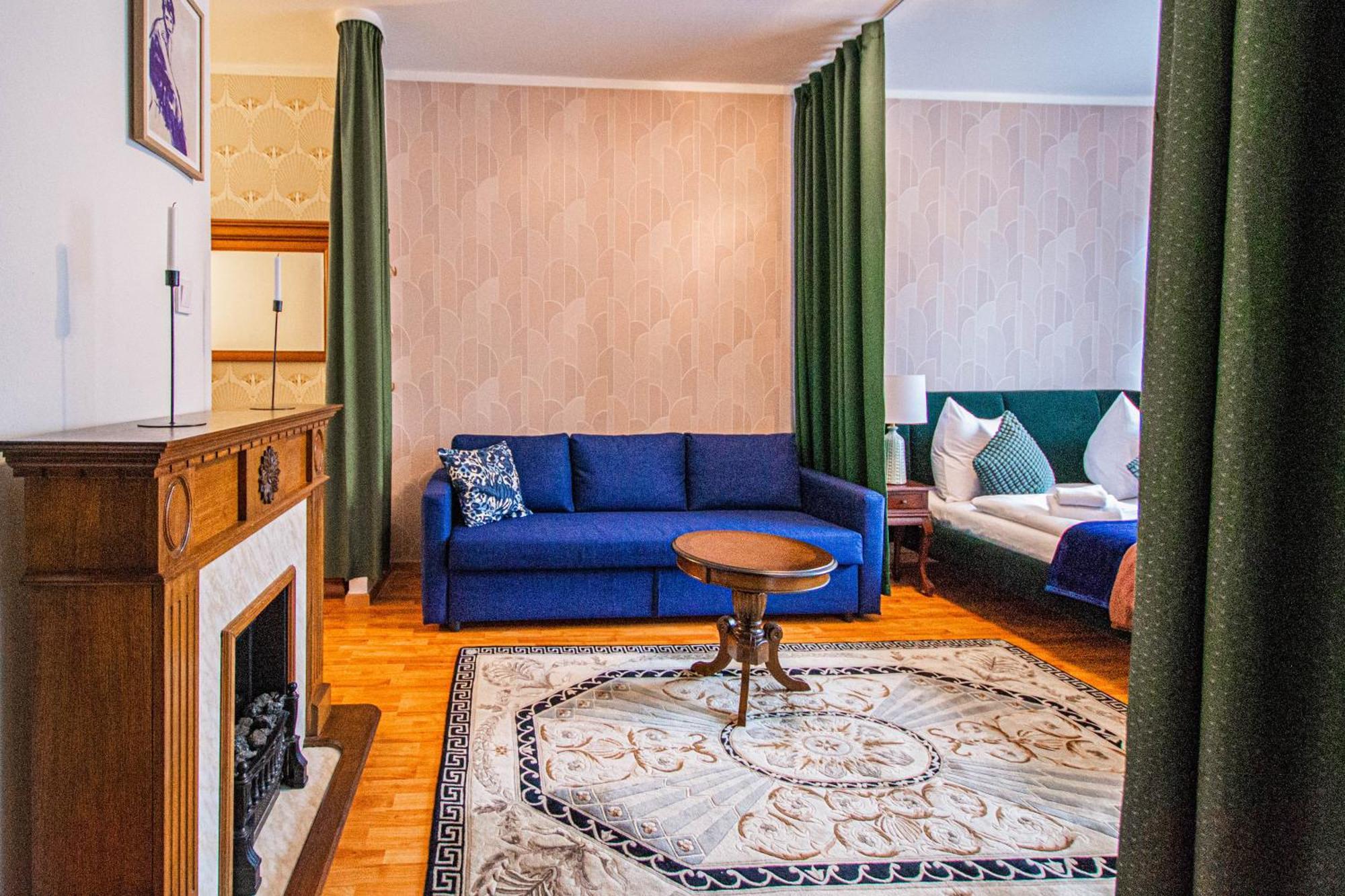 Main Square Sauna And Fireplace Apartment