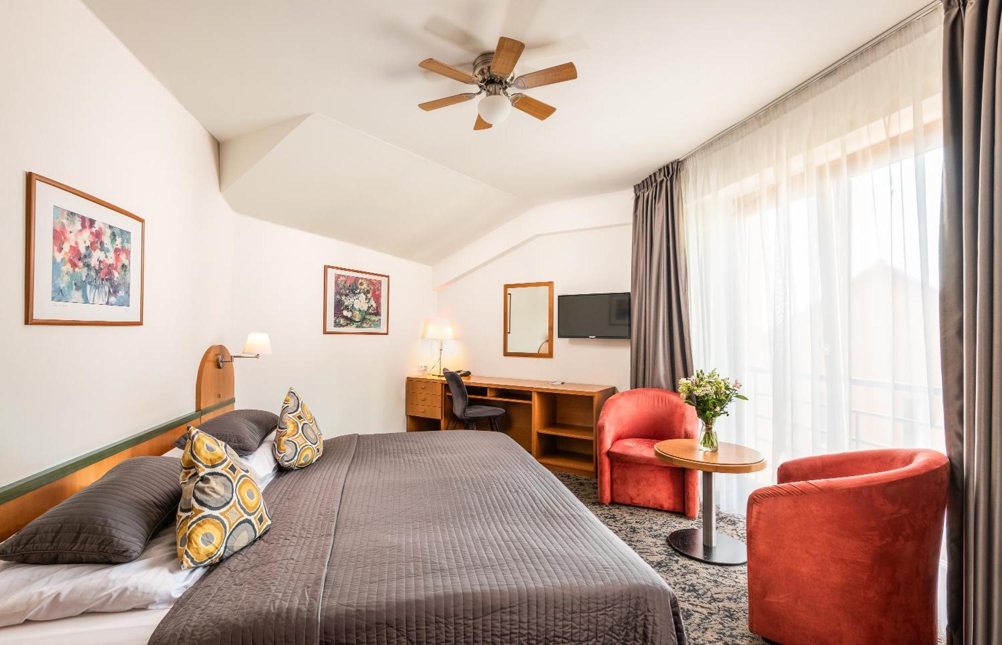 Troja Hotell 4*