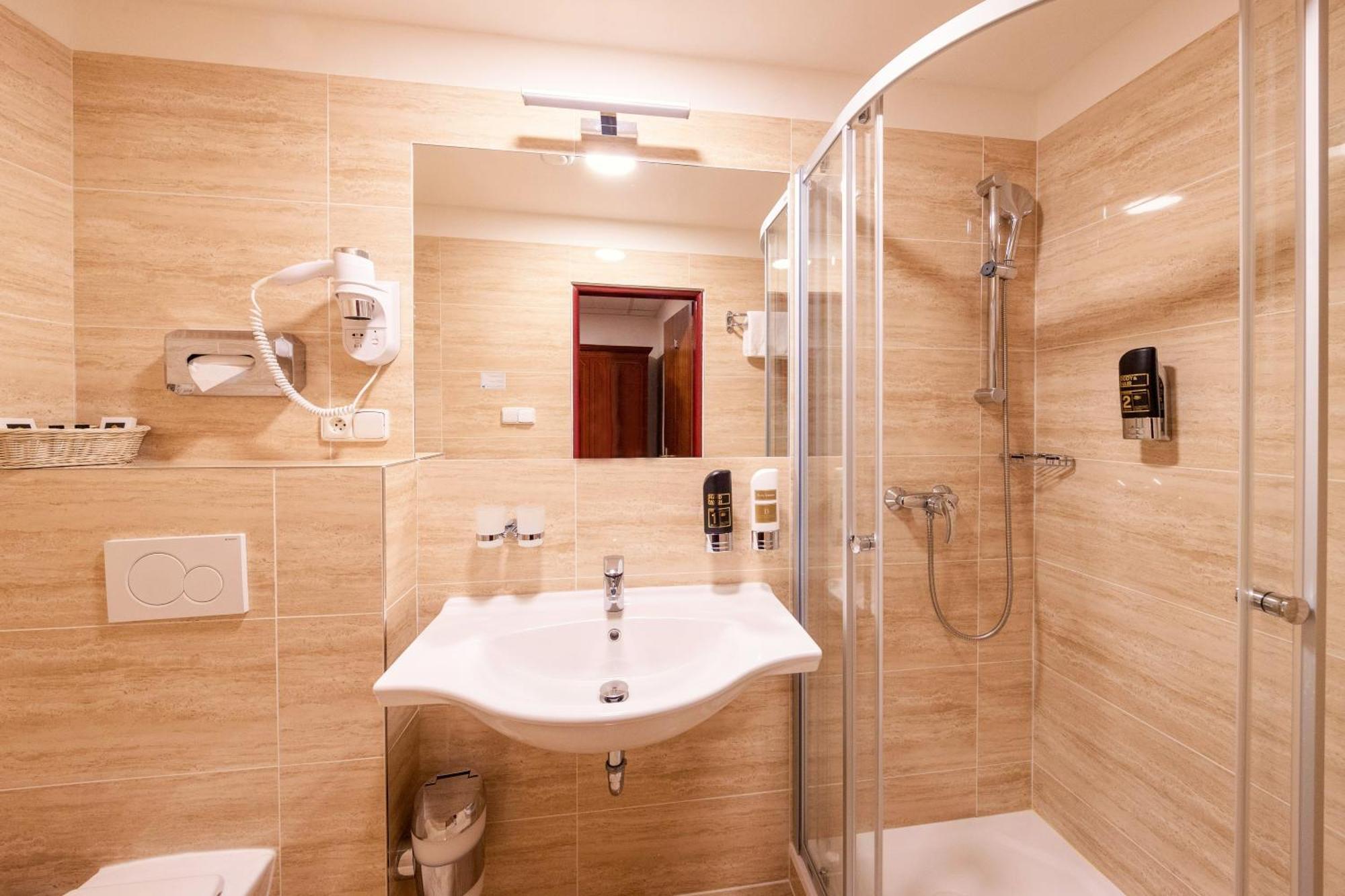 Meteor Plaza Hotell 4*