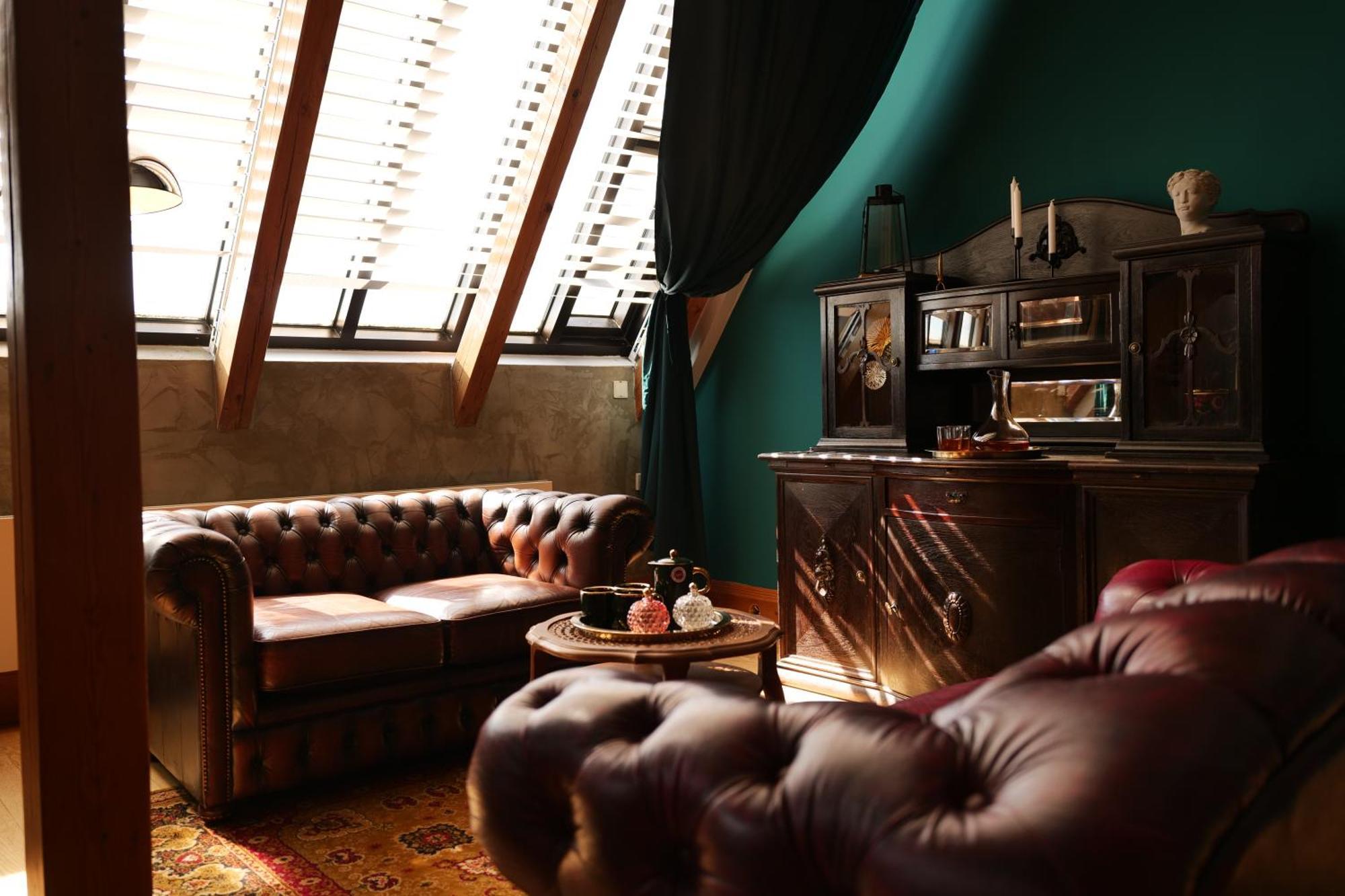 Castle King's Chic