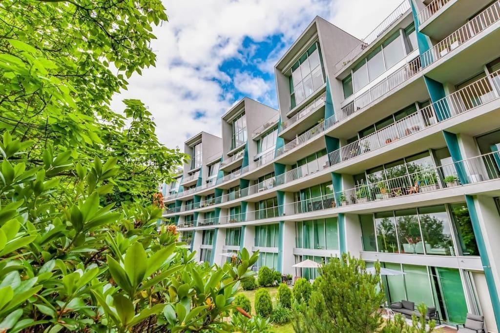 Exceptional Calm 3br, 2.5ba With Patio, Pool & Gym Apartment Prag