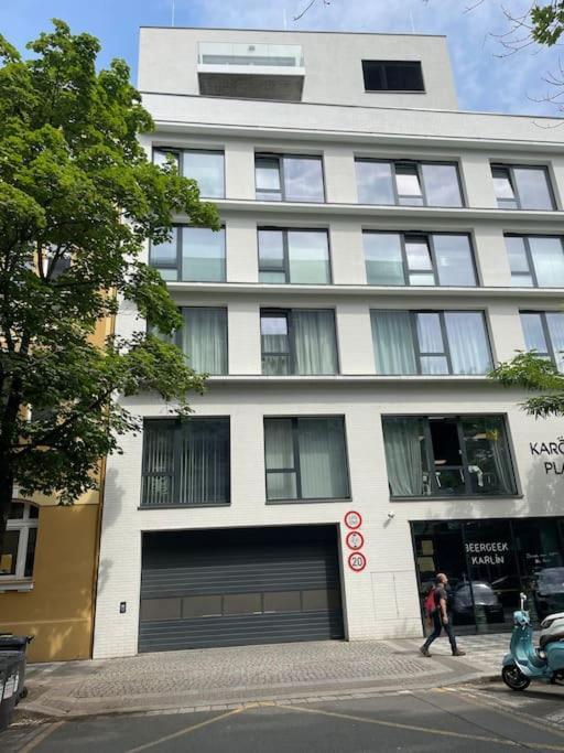 Karel With Garage Parking Apartment