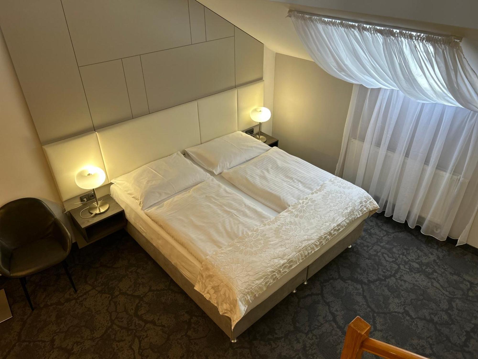 Machova 3*