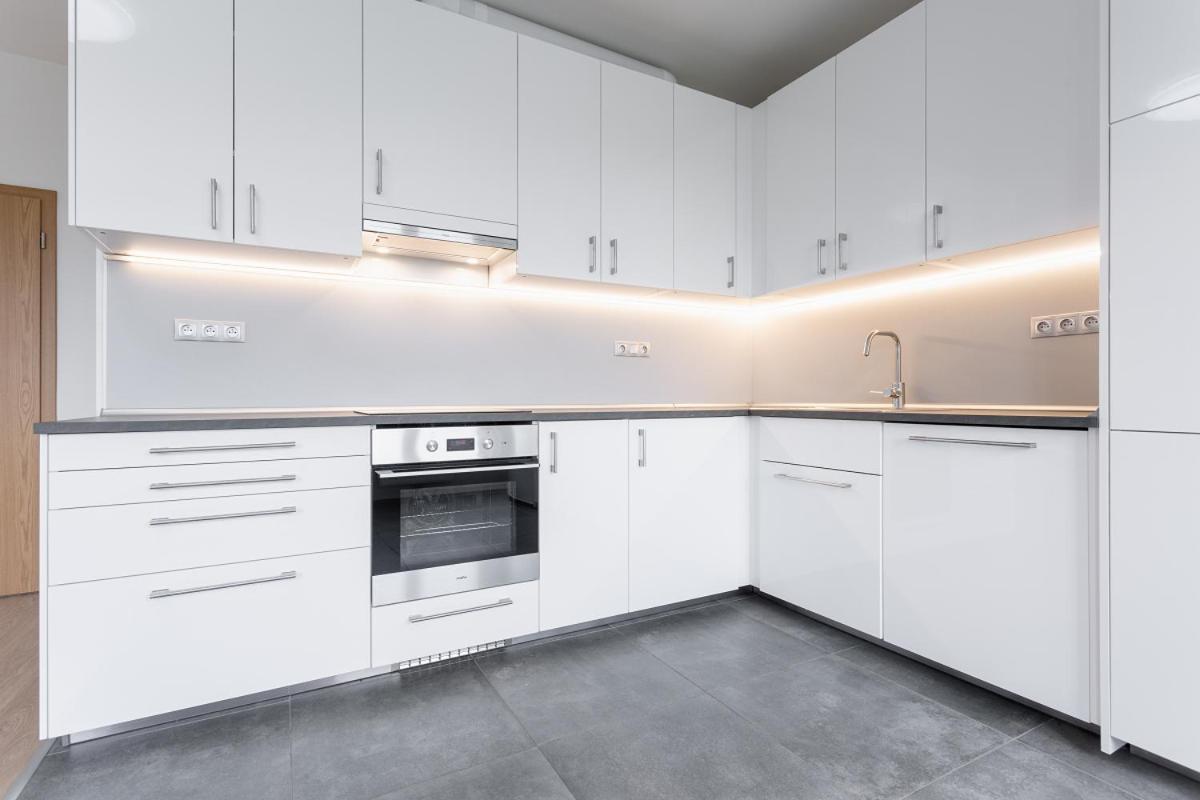 96m2 Designer Apartment, Free Garage Parking Prag