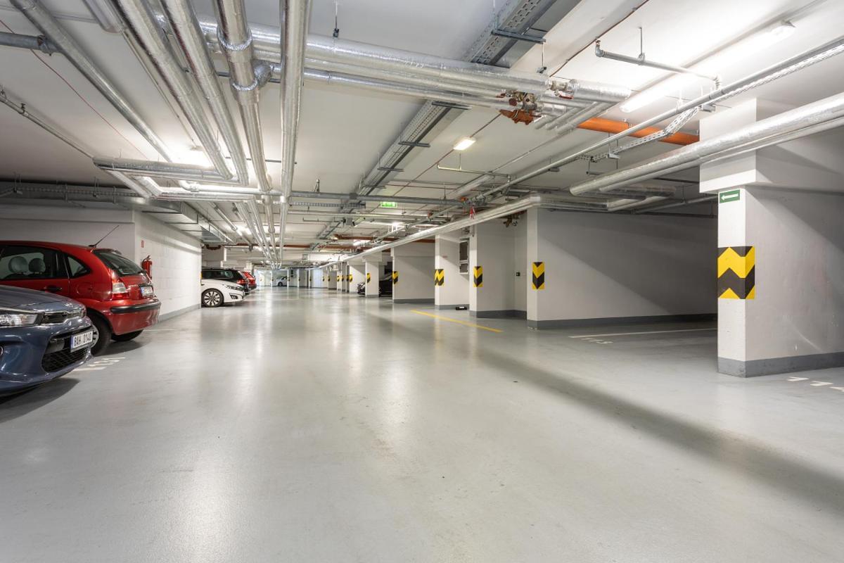 96m2 Designer Apartment, Free Garage Parking *