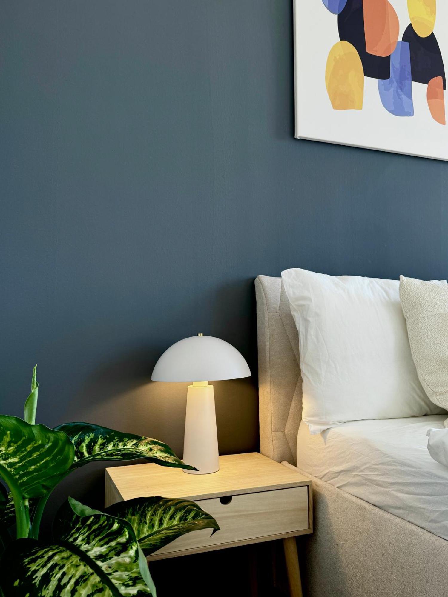 96m2 Designer Apartment, Free Garage Parking *