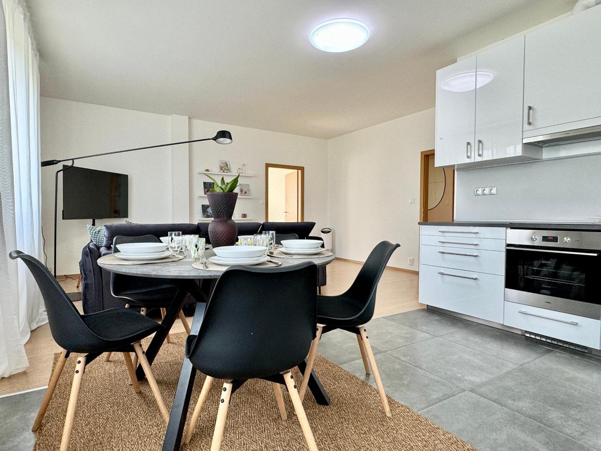 Lägenhet 96m2 Designer Apartment, Free Garage Parking *
