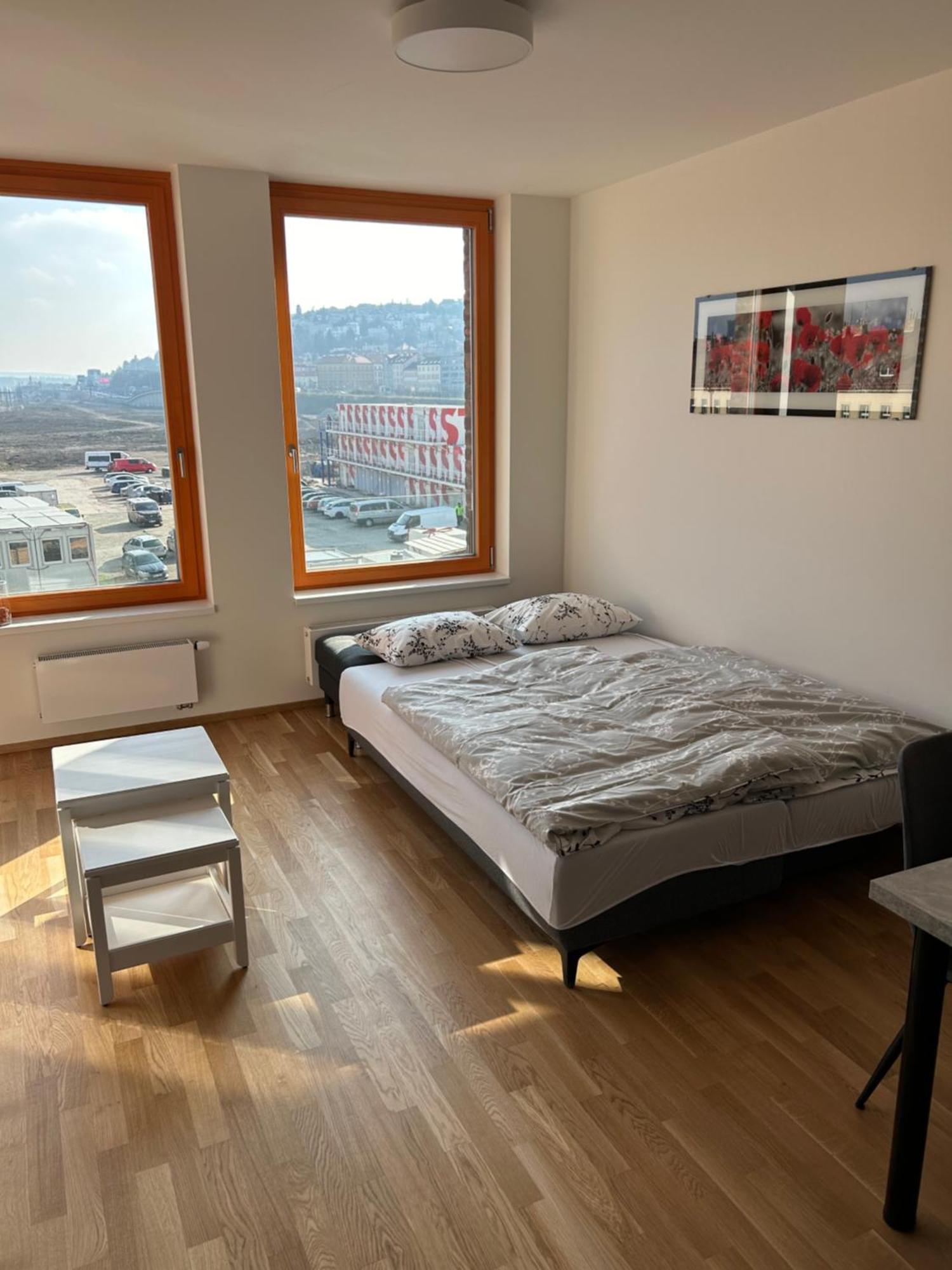 Smichov Andel Apartment *