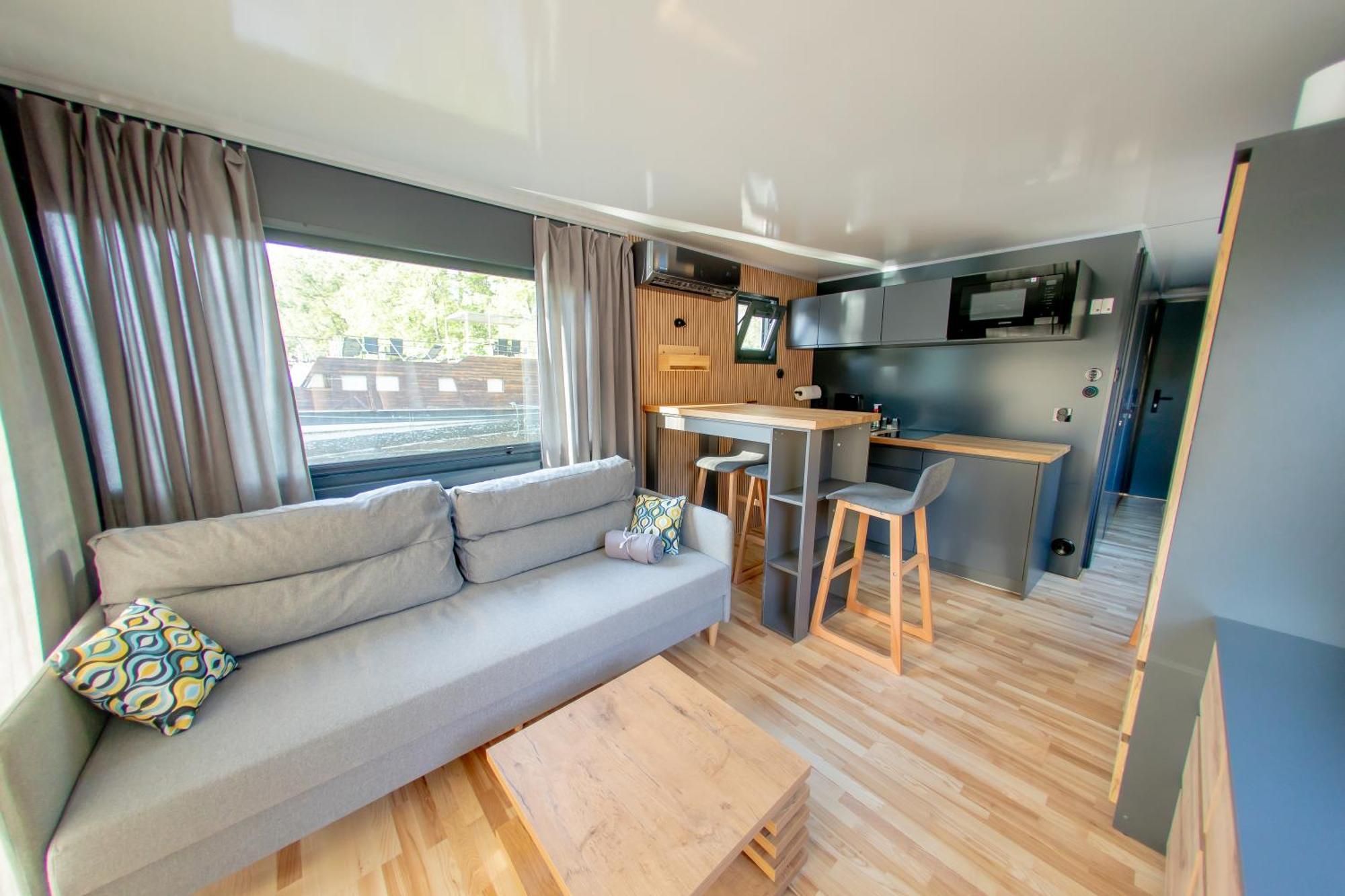 Bay Houseboats Båthotell 3*