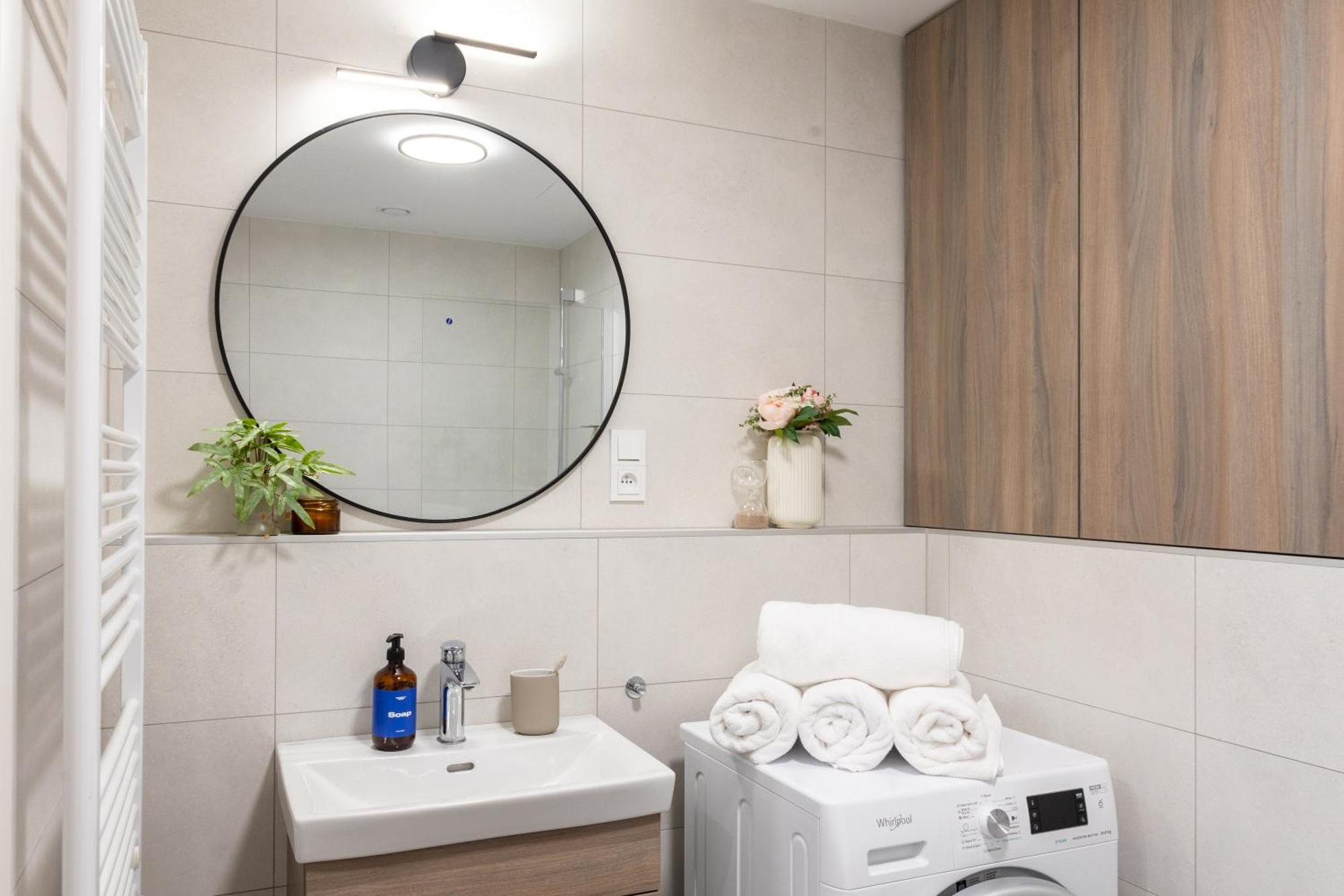 Baby Friendly Apt With Terrace And Ac In Karlin By Days Prague