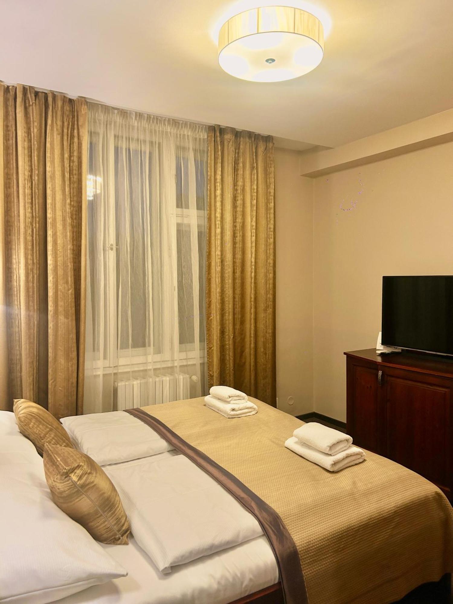 U Stare Pani - At The Old Lady Hotell