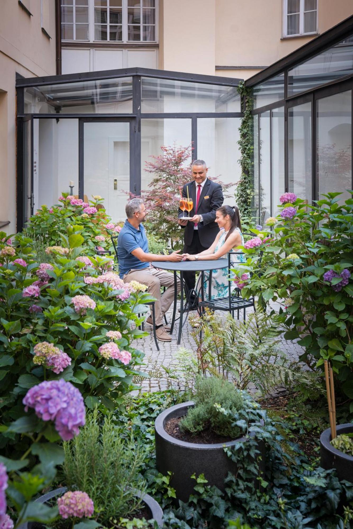 Bookquet Hotel 5*