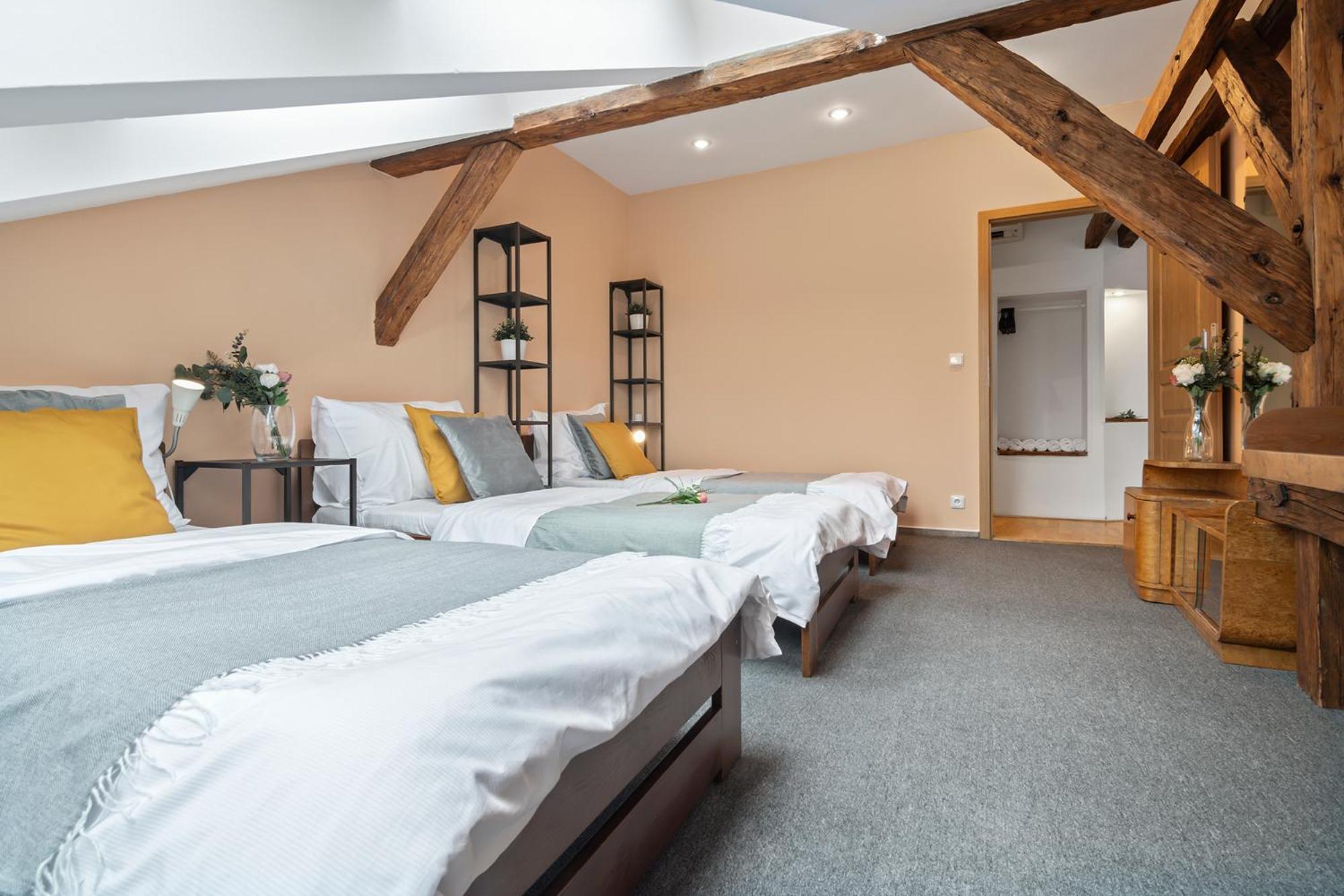 Vintage Apts In Heart Of By Michal&friends *