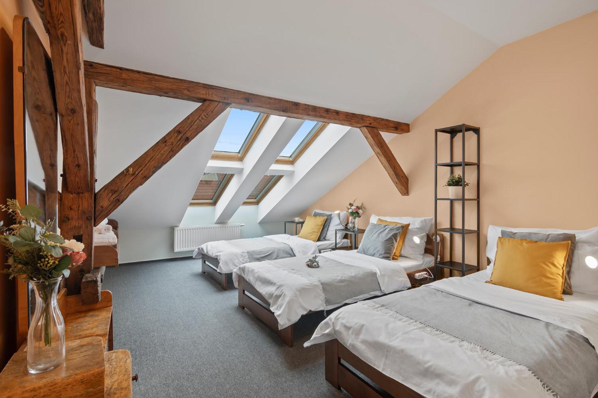 Vintage Apts In Heart Of By Michal&friends