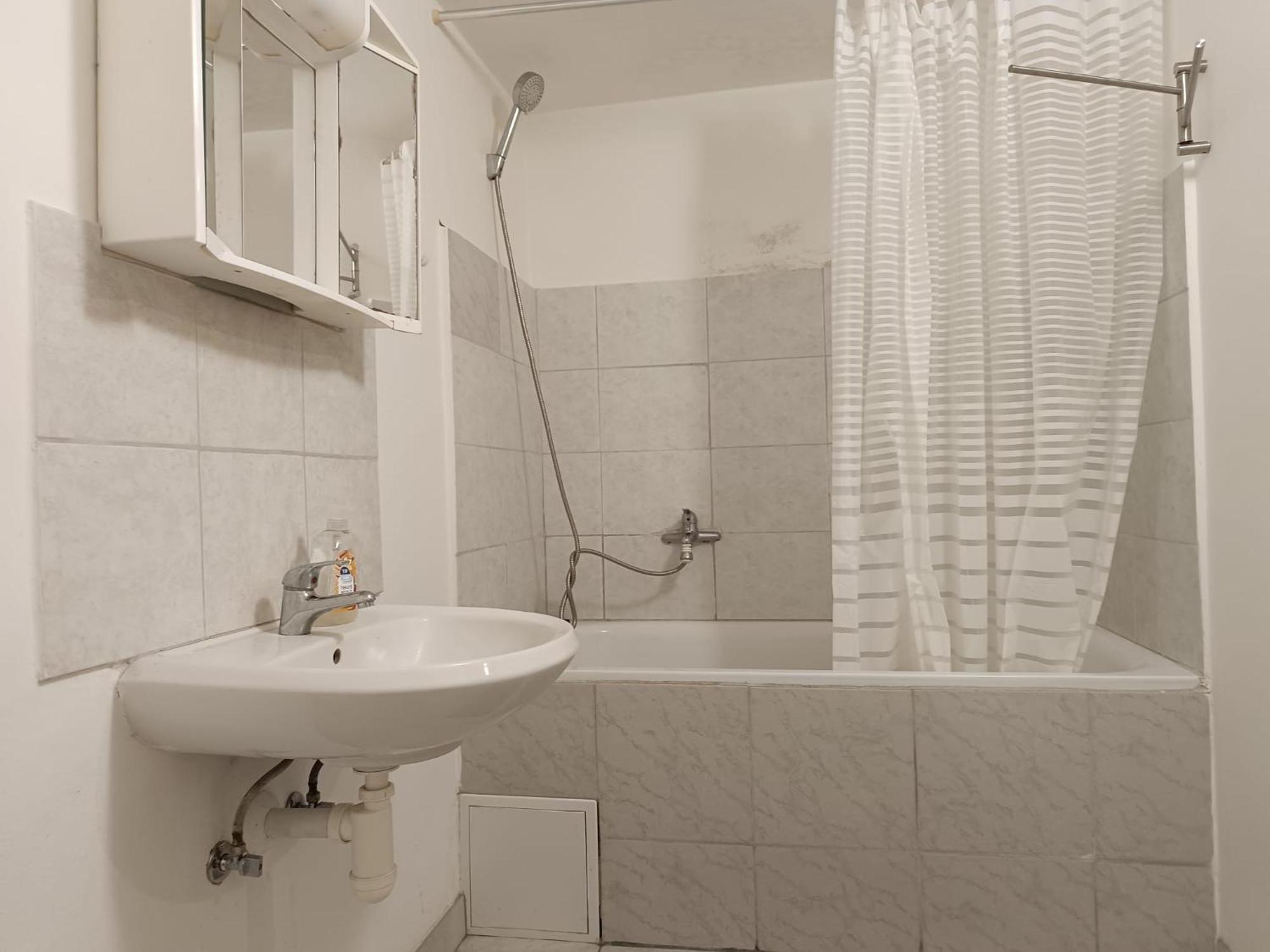 Basic Underground Next To The Center - Tram Line, Cool Local Area Apartment Prague