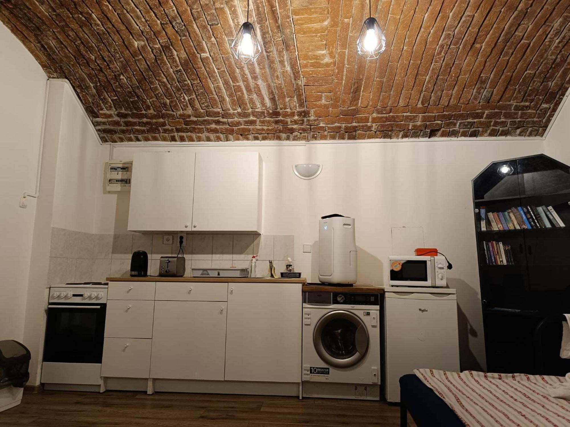 Apartment Basic Underground Next To The Center - Tram Line, Cool Local Area