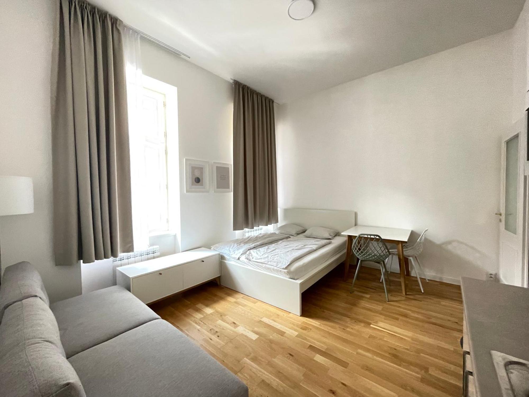 Apartmán Varsavska T 303 *
