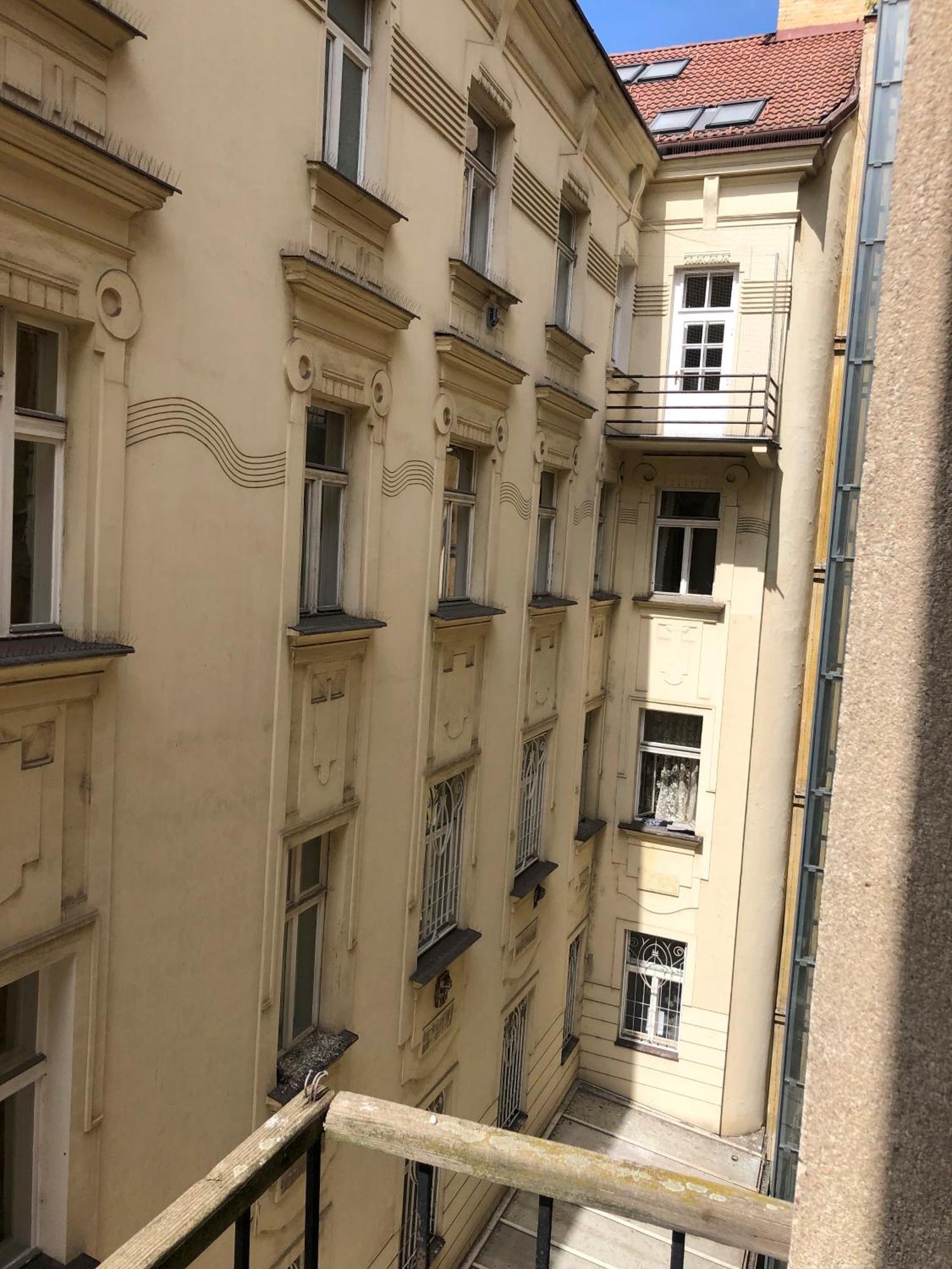 Bedroom In The Heart Of The Centre Of The Rum i privatbostad Prag