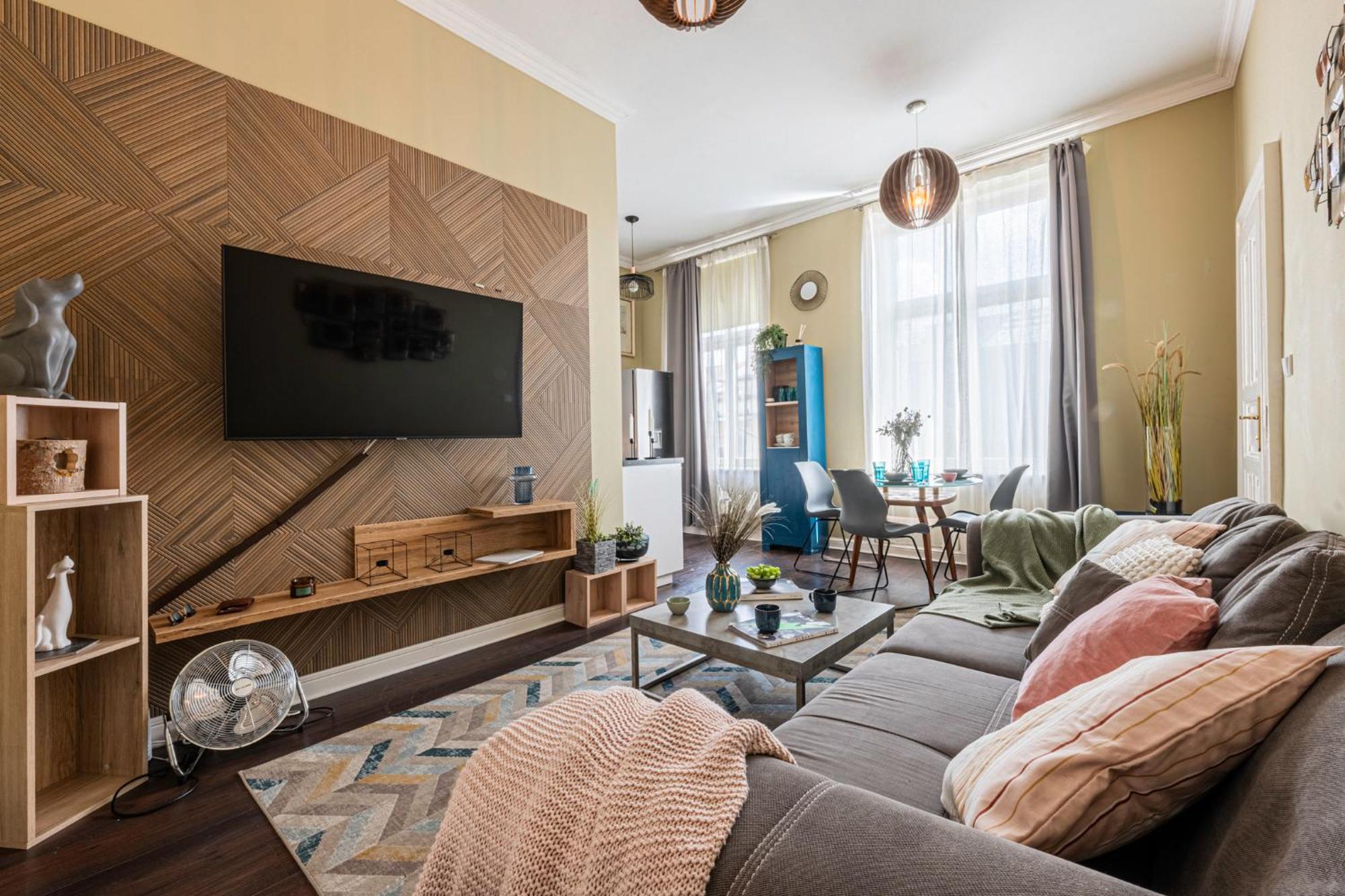 Homey In Lesser Town By Days Prag