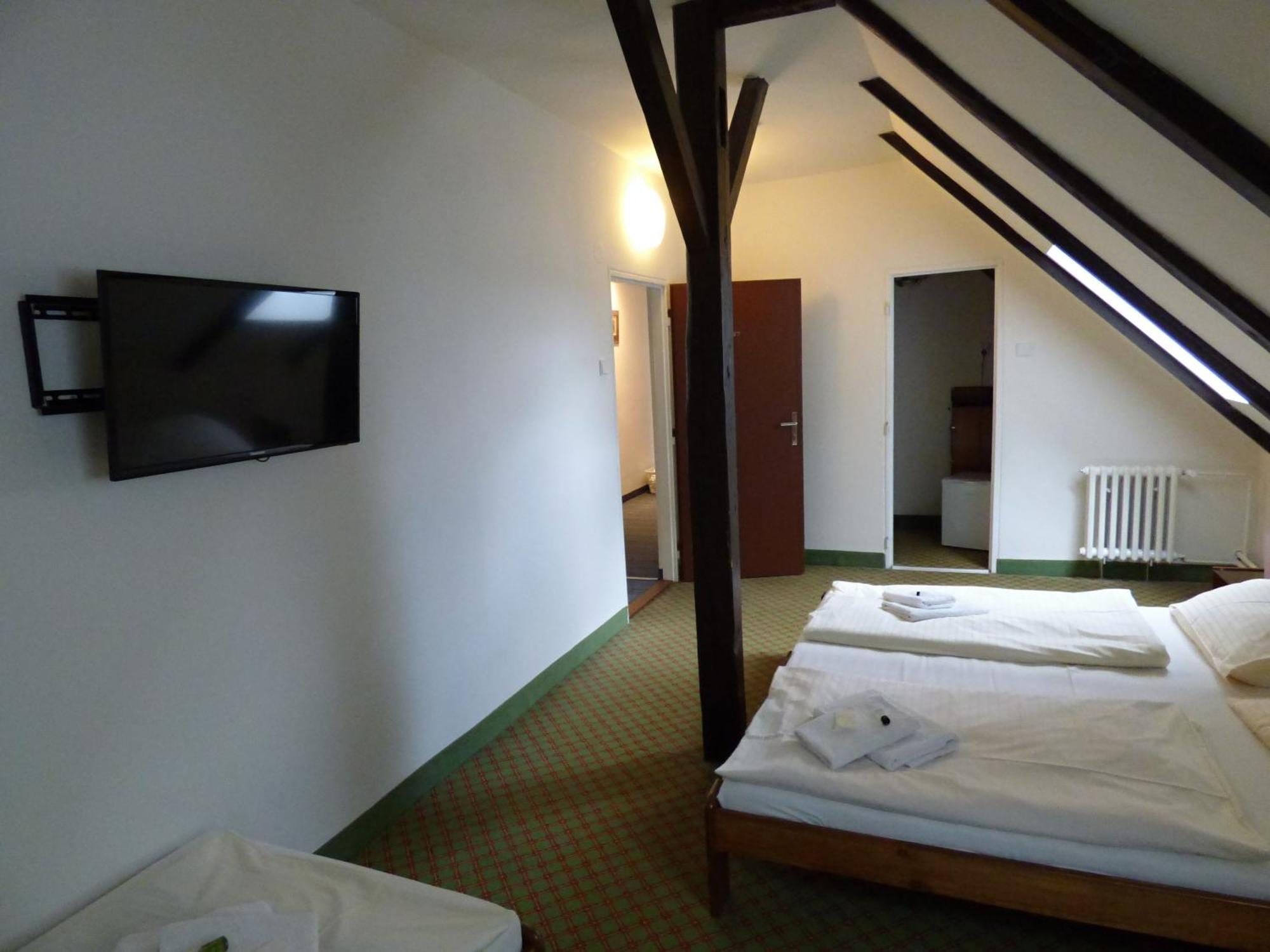 Hotell Svornost 3*