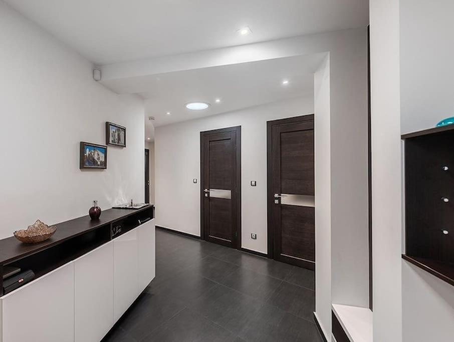 Apartment Luxusni S Terasou A Garazi Prag