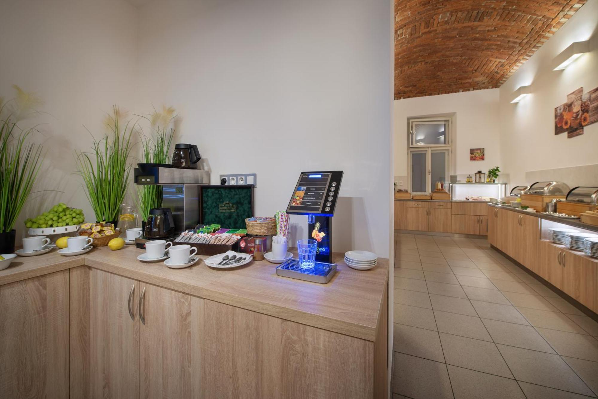 Season Three Stars Hotell 3*