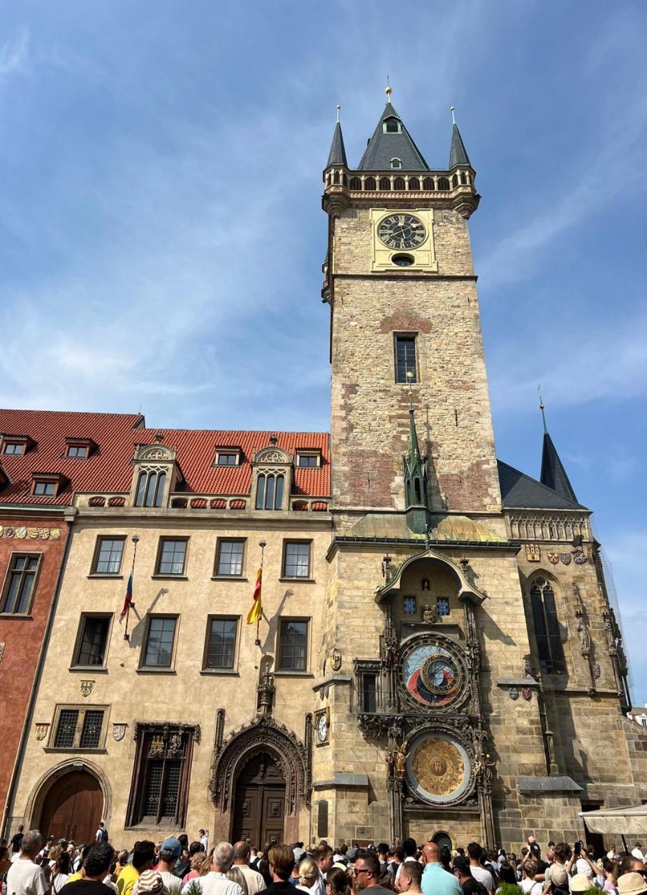 Apartment Romance In The Old Town