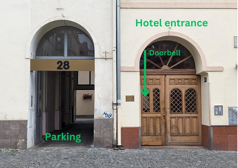 Hotell Claris 3*