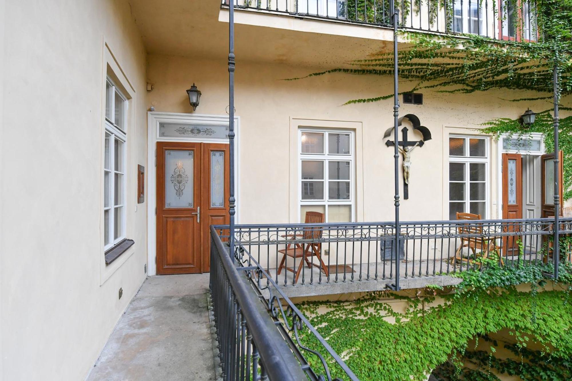 St Giles Sauna And Pool Table Apt Prague