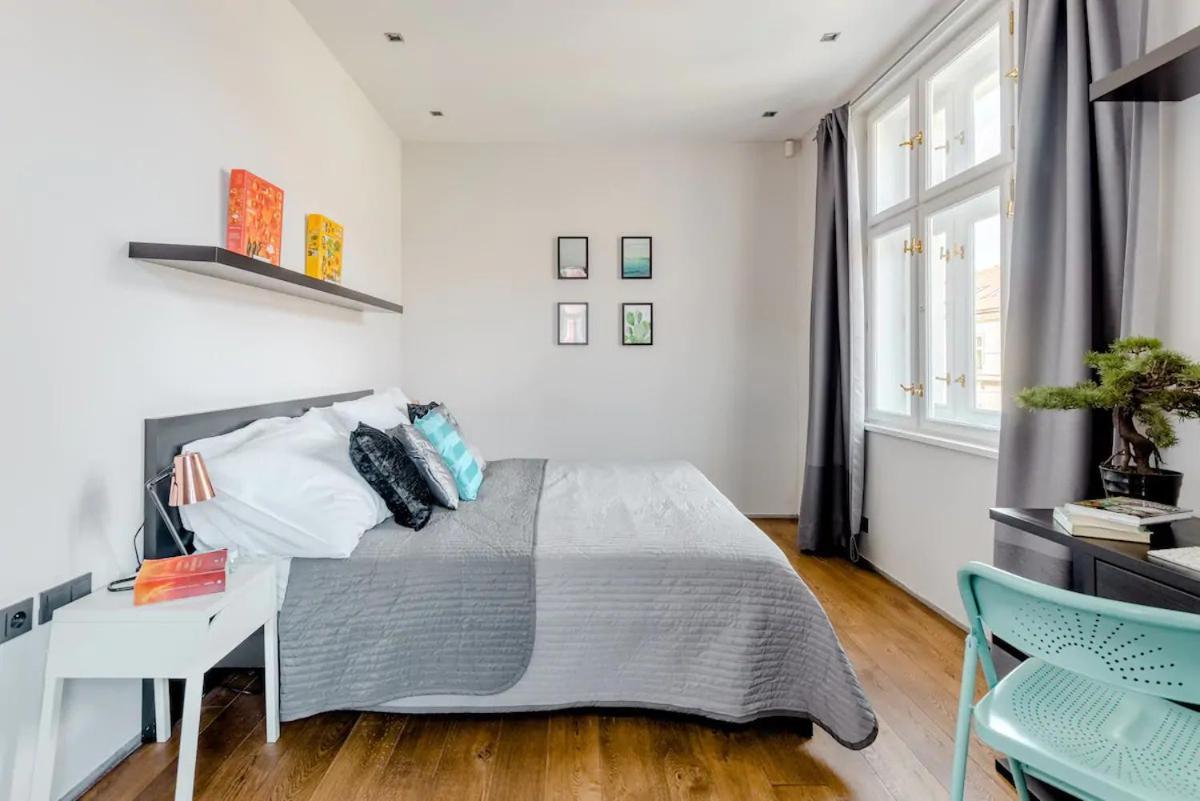 Designer Vinohrady Apartment *